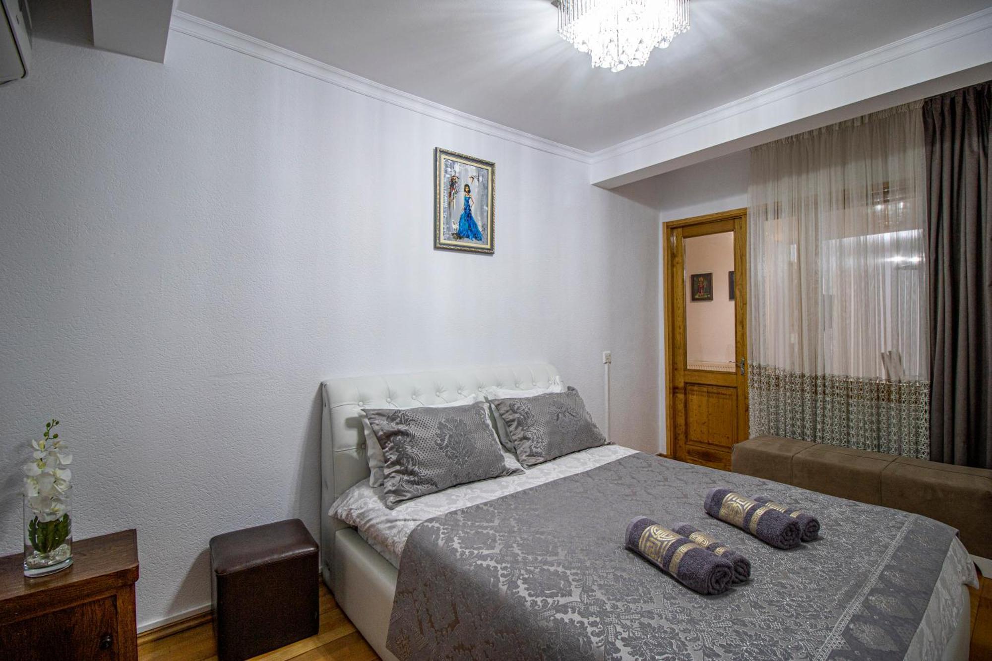 Cozy Apartment On Kostava Tbilisi Eksteriør billede