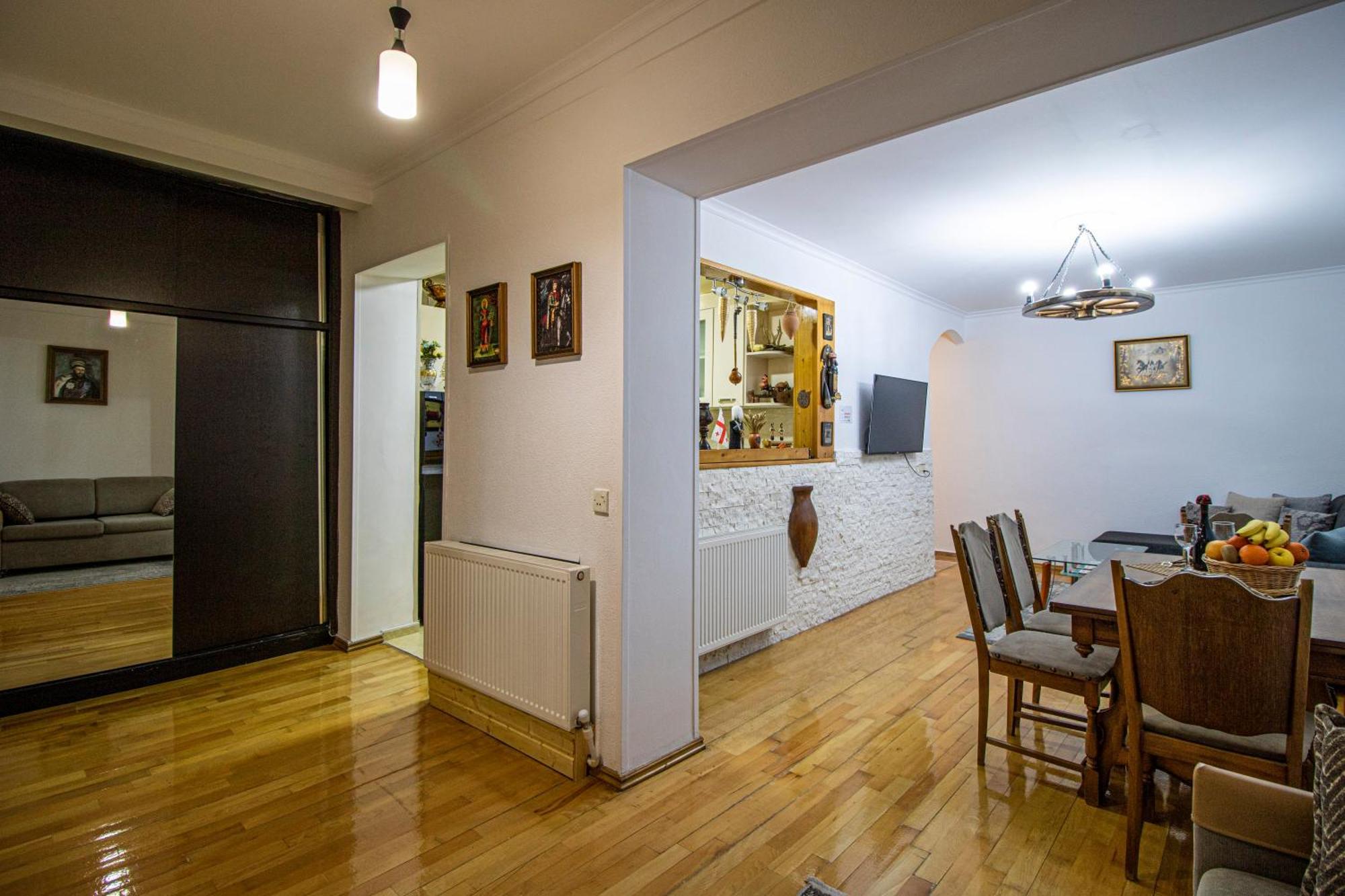 Cozy Apartment On Kostava Tbilisi Eksteriør billede