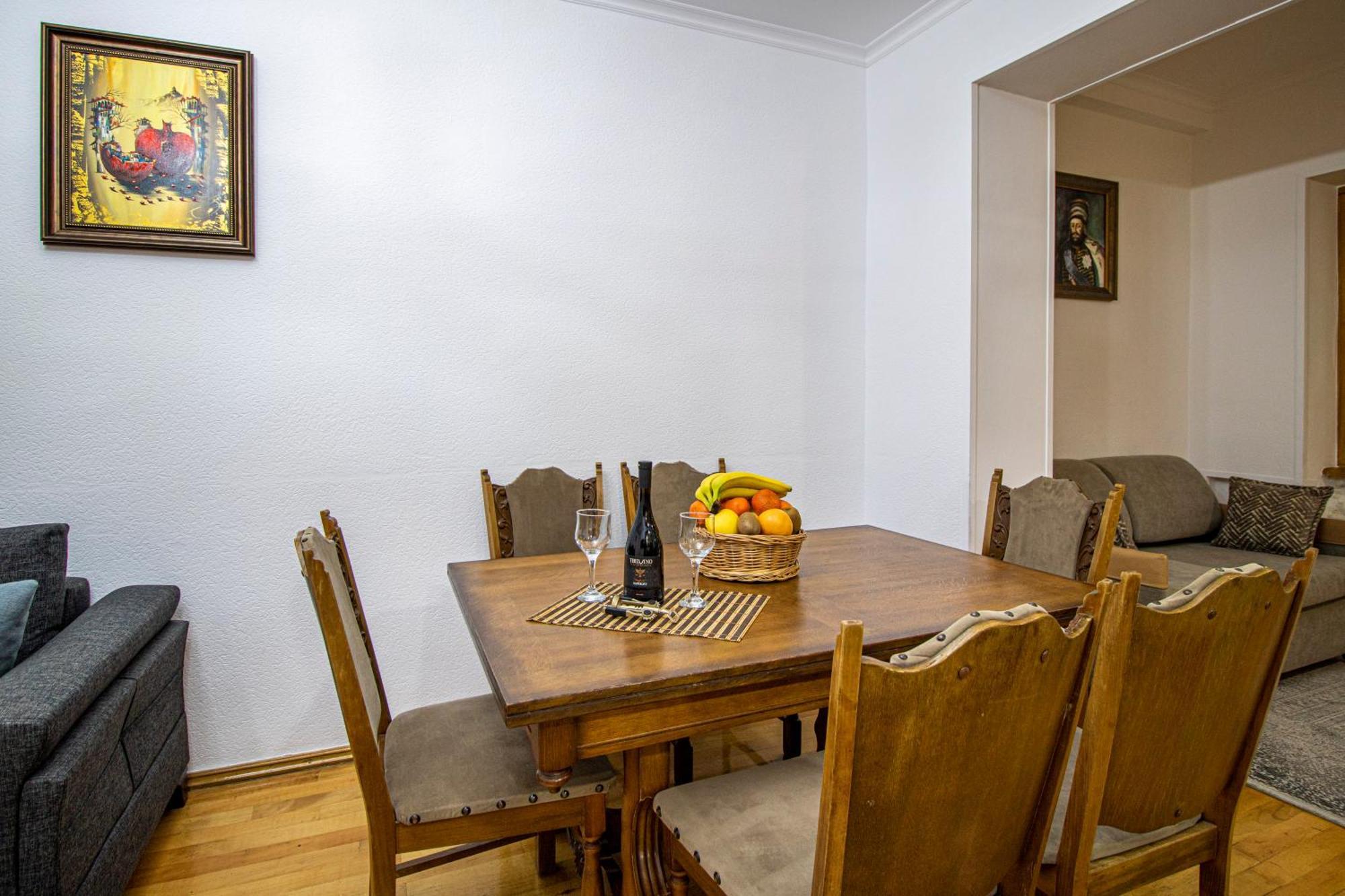 Cozy Apartment On Kostava Tbilisi Eksteriør billede