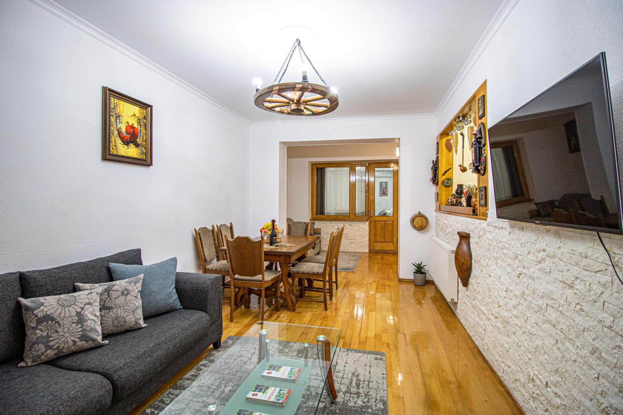 Cozy Apartment On Kostava Tbilisi Eksteriør billede