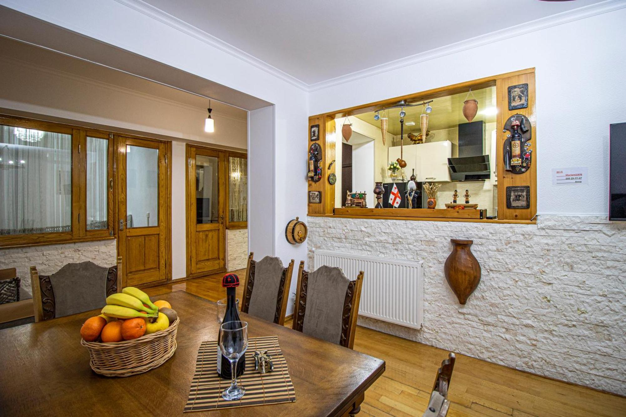 Cozy Apartment On Kostava Tbilisi Eksteriør billede