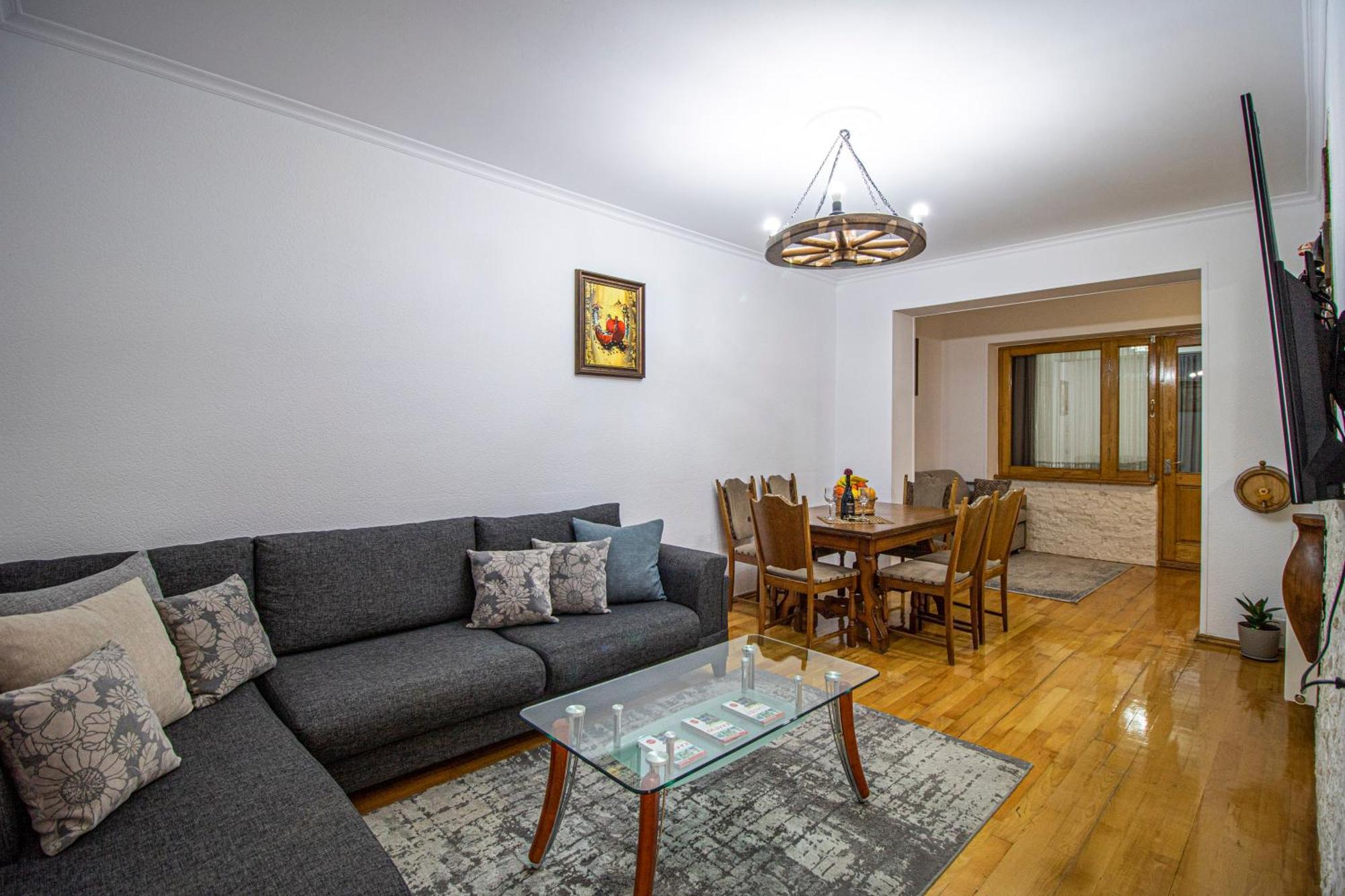 Cozy Apartment On Kostava Tbilisi Eksteriør billede